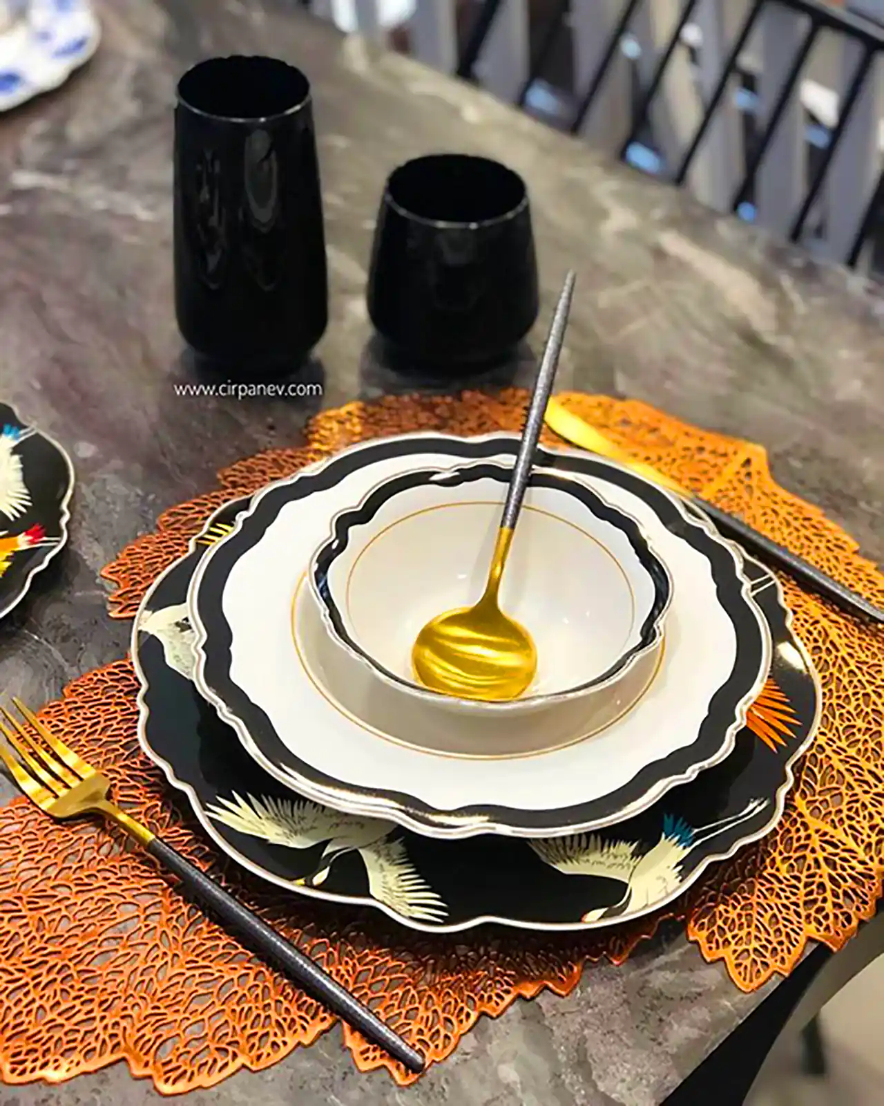 ظروف مشکی برای جهیزیه 