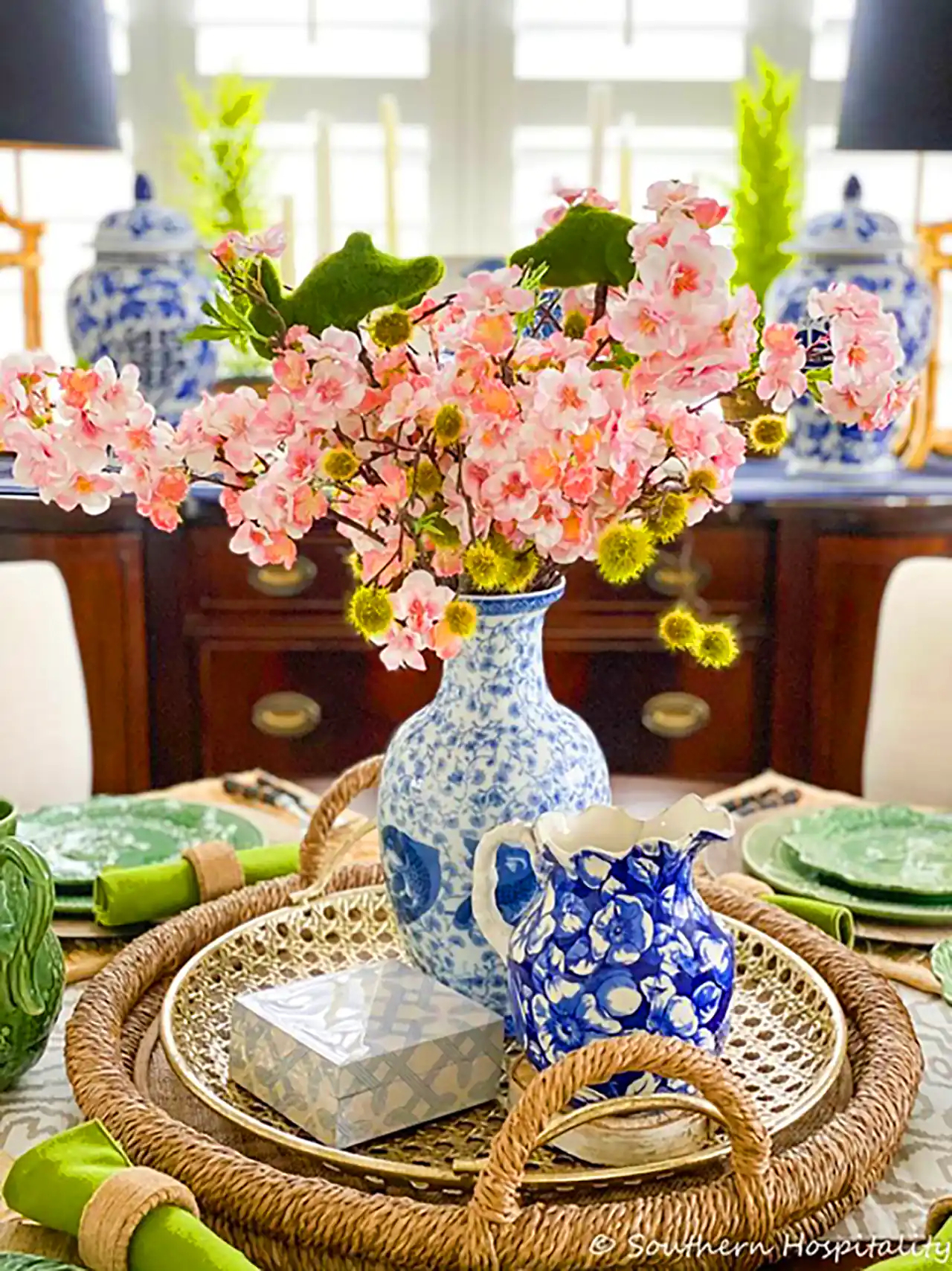 گلدان دکوری با گلهای طبیعی 