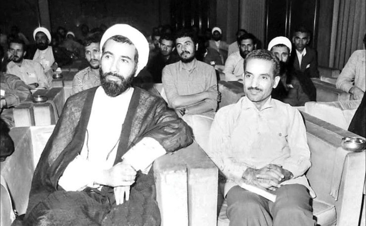 شهید محمدجواد باهنر دومین نخست وزیر ایران پس از پیروزی انقلاب اسلامی در کنار شهید محمد علی رجایی دومین رییس جمهور پس از انقلاب اسلامی  ایران