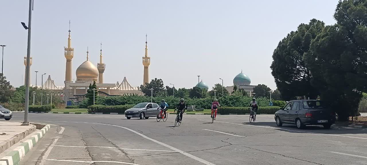 مسابقات قهرمانی دوچرخه سواری کشور در رشته بانوان  در حرم امام خمینی