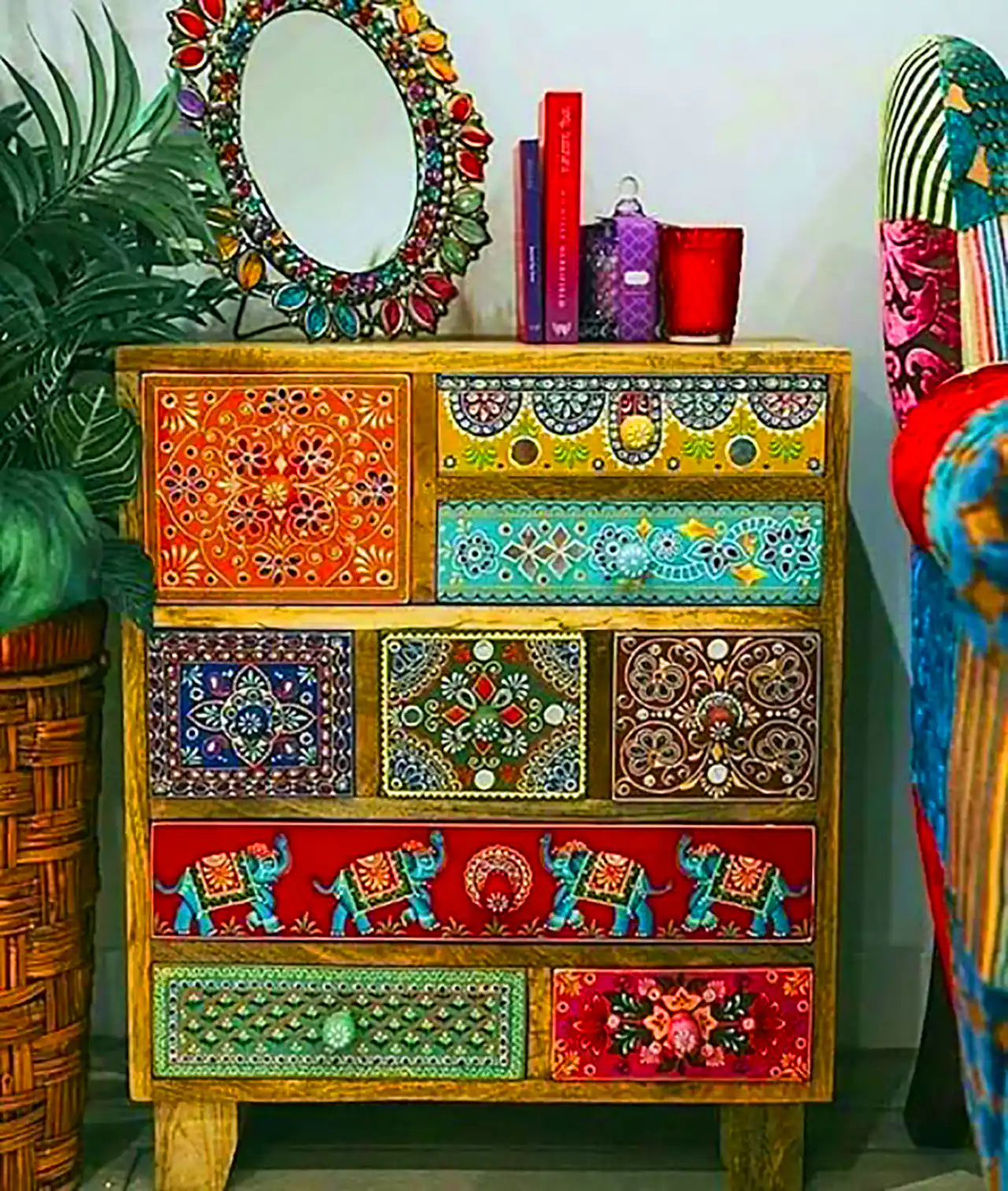 کمد چوبی با طرح چهل تکه