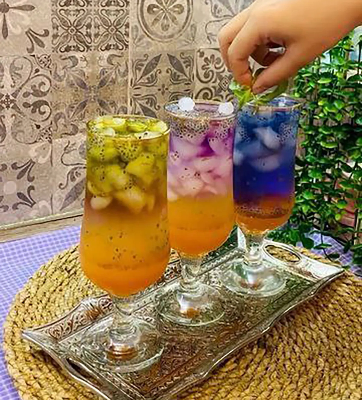 نوشیدنی خنک میوه ای و طبیعی در جدول
طرز تهیه نوشیدنی خنک تابستانی
طرز تهیه نوشیدنی خنک برای مهمانی
نوشیدنی خنک ساده
نوشیدنی های باکلاس سرد
