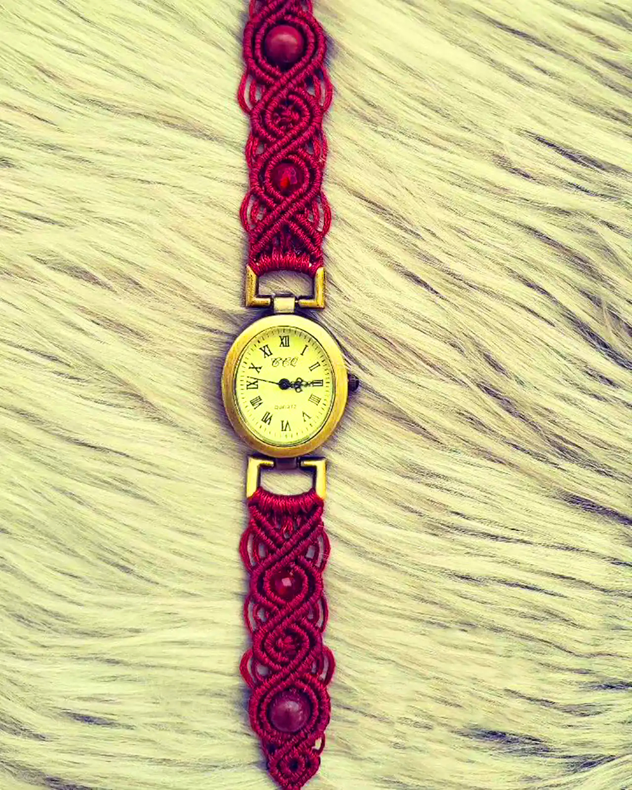 ساعت مچی با دسته بافتنی