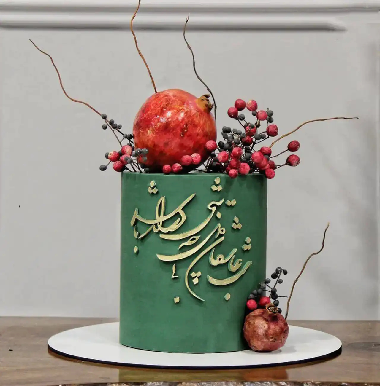 پایه کیک و تزئینات شیک برای شب یلدا