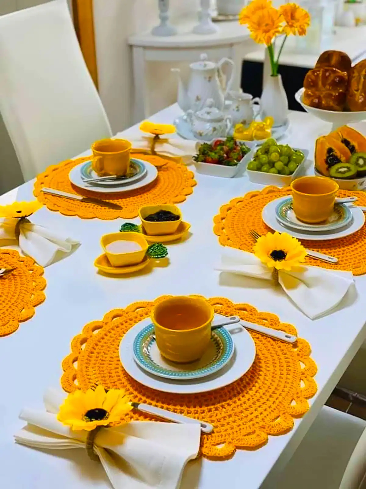 زیر بشقابی بافتنی گل برجسته