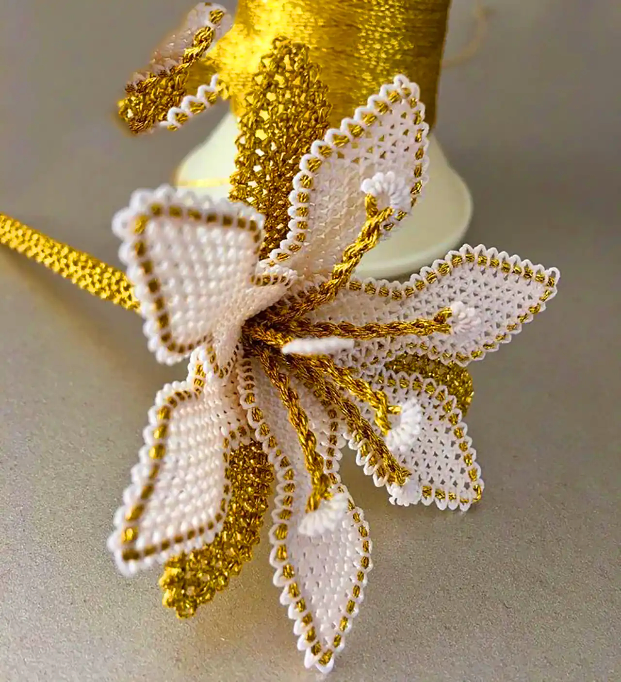 مدل گل تزئینی منجوق بافی