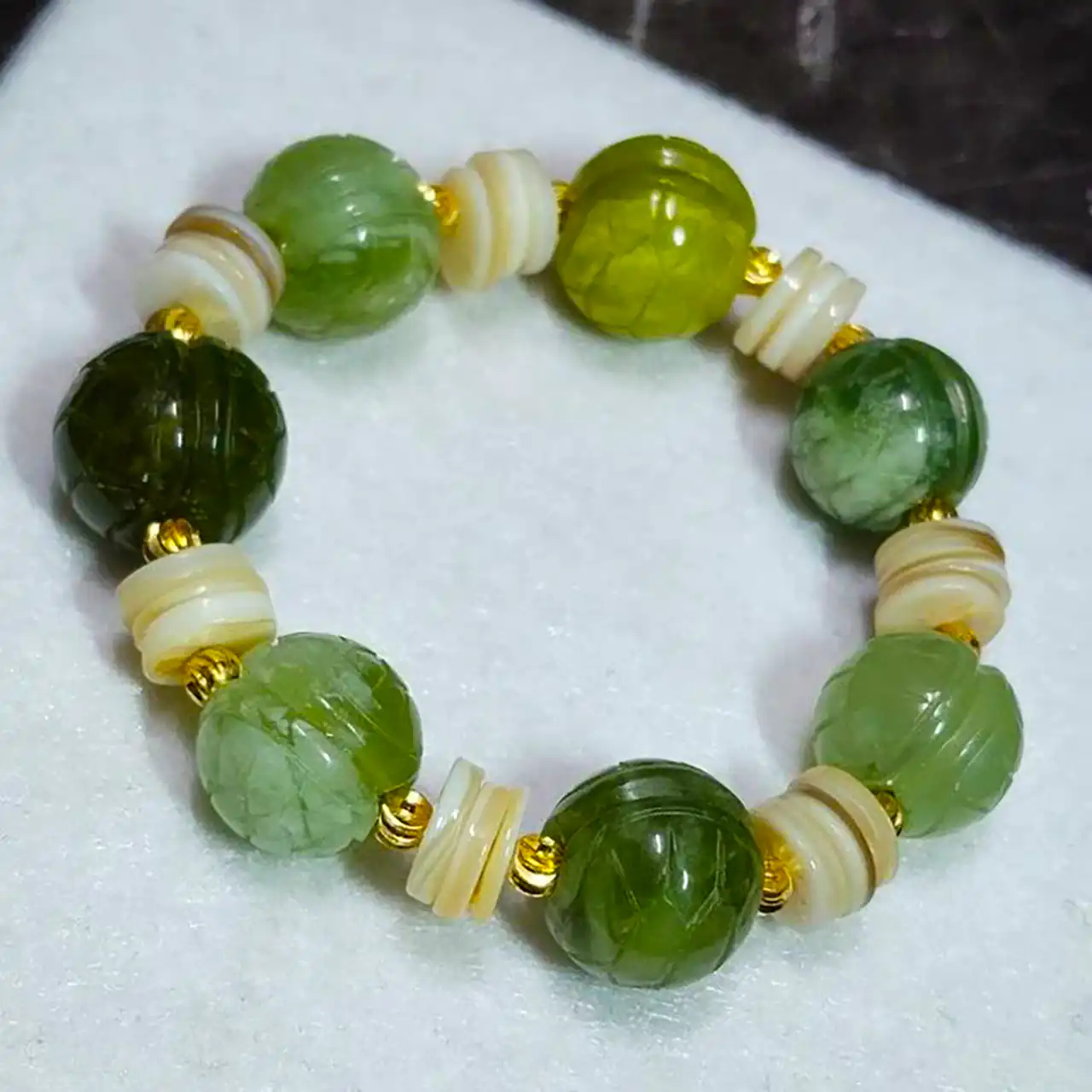 دستبند با مهره رنگی