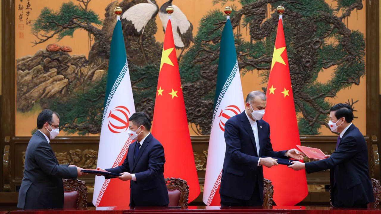 امضای ۲۰ سند همکاری میان مقامات ایران و چین - در حضور دکتر رئیسی و شی جین پینگ انجام شد