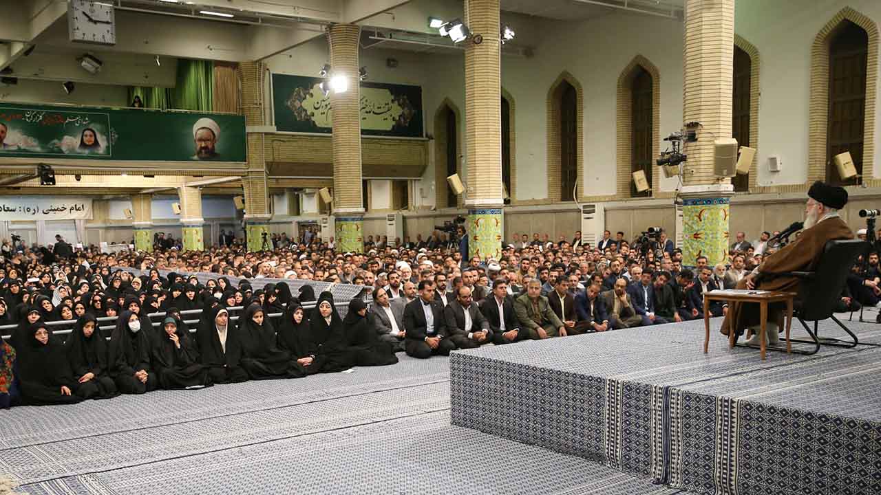 حضرت آیت الله خامنه ای رهبر معظم انقلاب در دیدار هزاران نفر از معلمان و فرهنگیان سراسر کشور به مناسبت روز معلم	