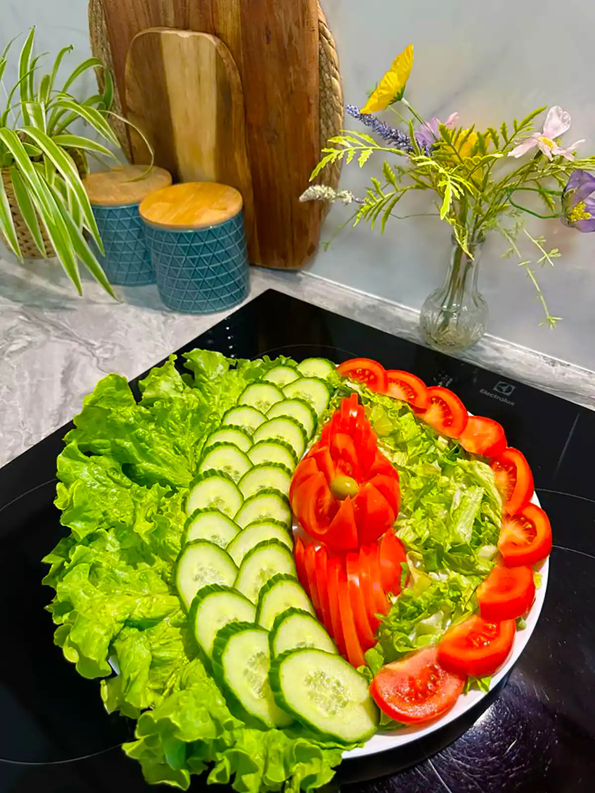 دیزاین سالاد خیار گوجه