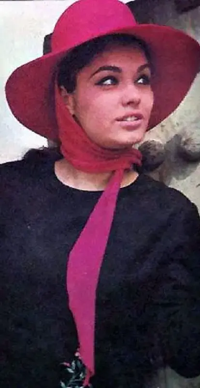 نیلوفر و گوگوش