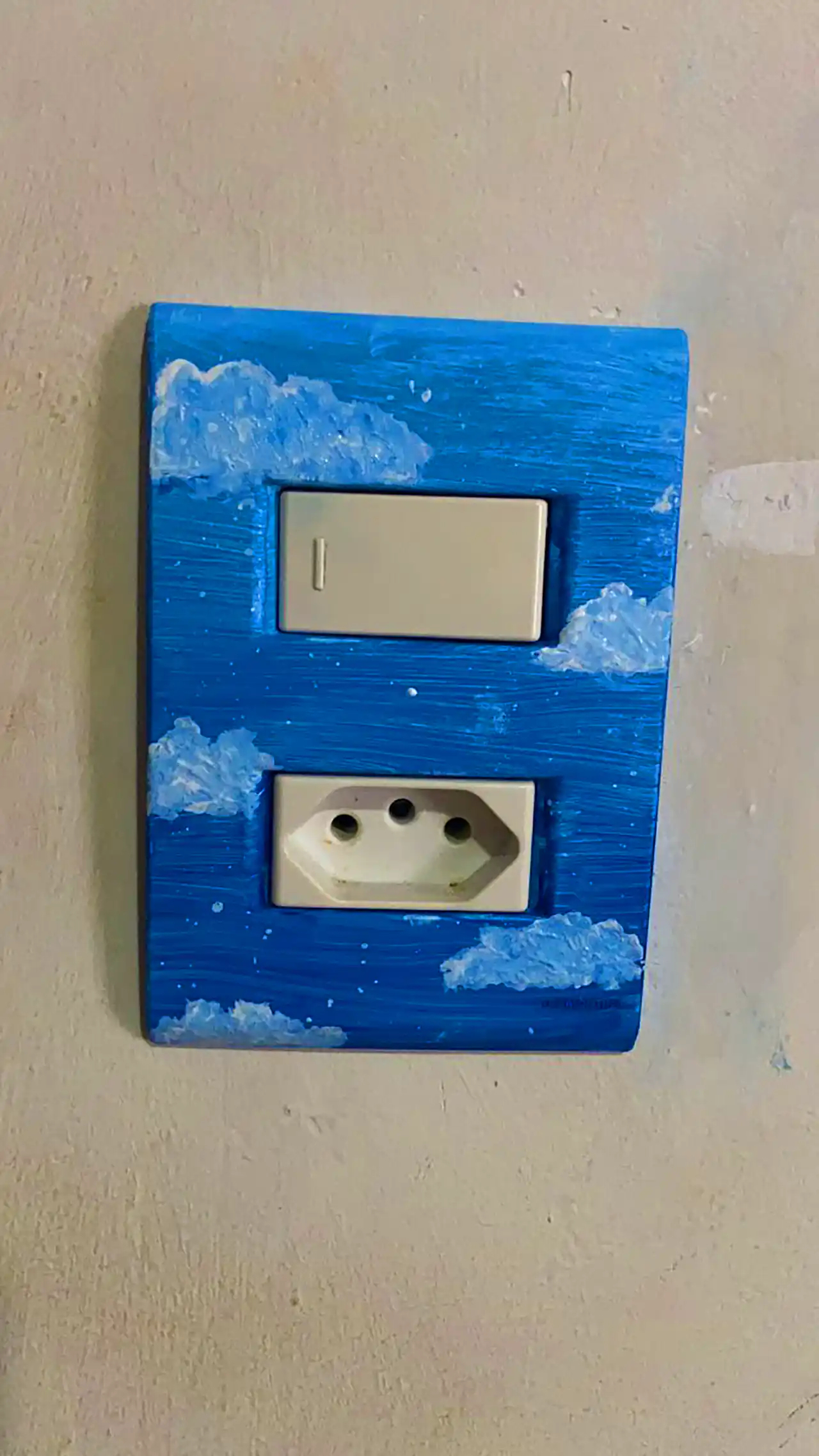 نقاشی روی کلید و پریز