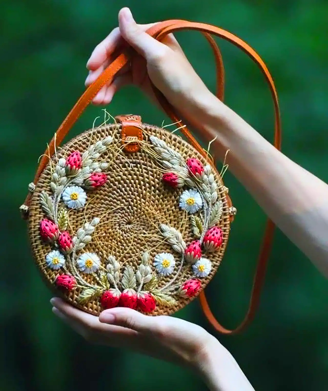 کیف حصیری با گلدوزی شیک