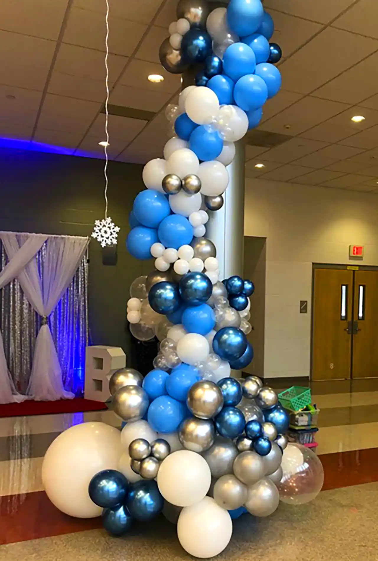 دکور جشن با تم آبی