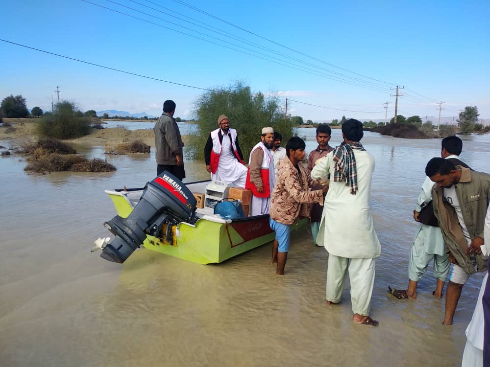  تصاویر از سیل سیستان و بلوچستان و کمک رسانی هلال احمر به سیل زدگان