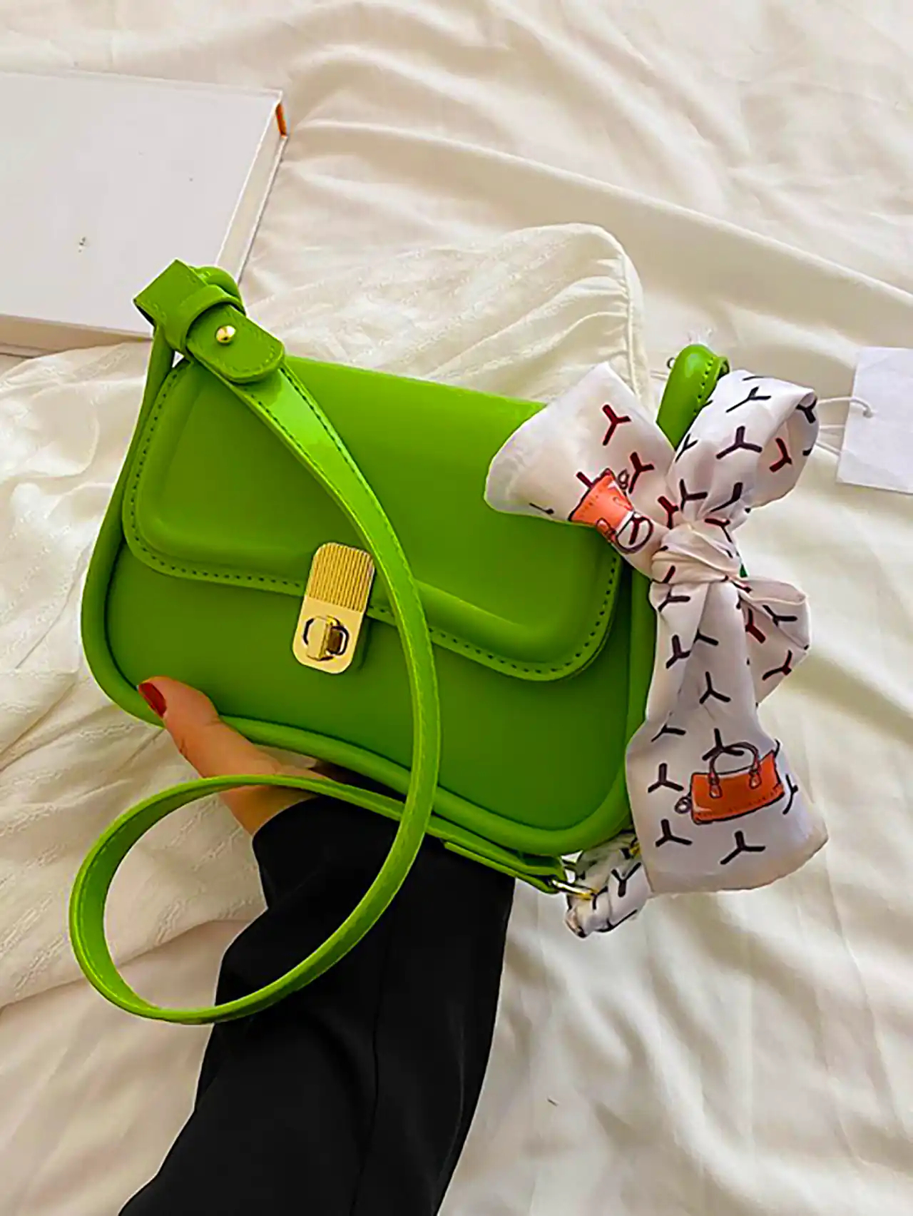 کیف سبز نئونی 