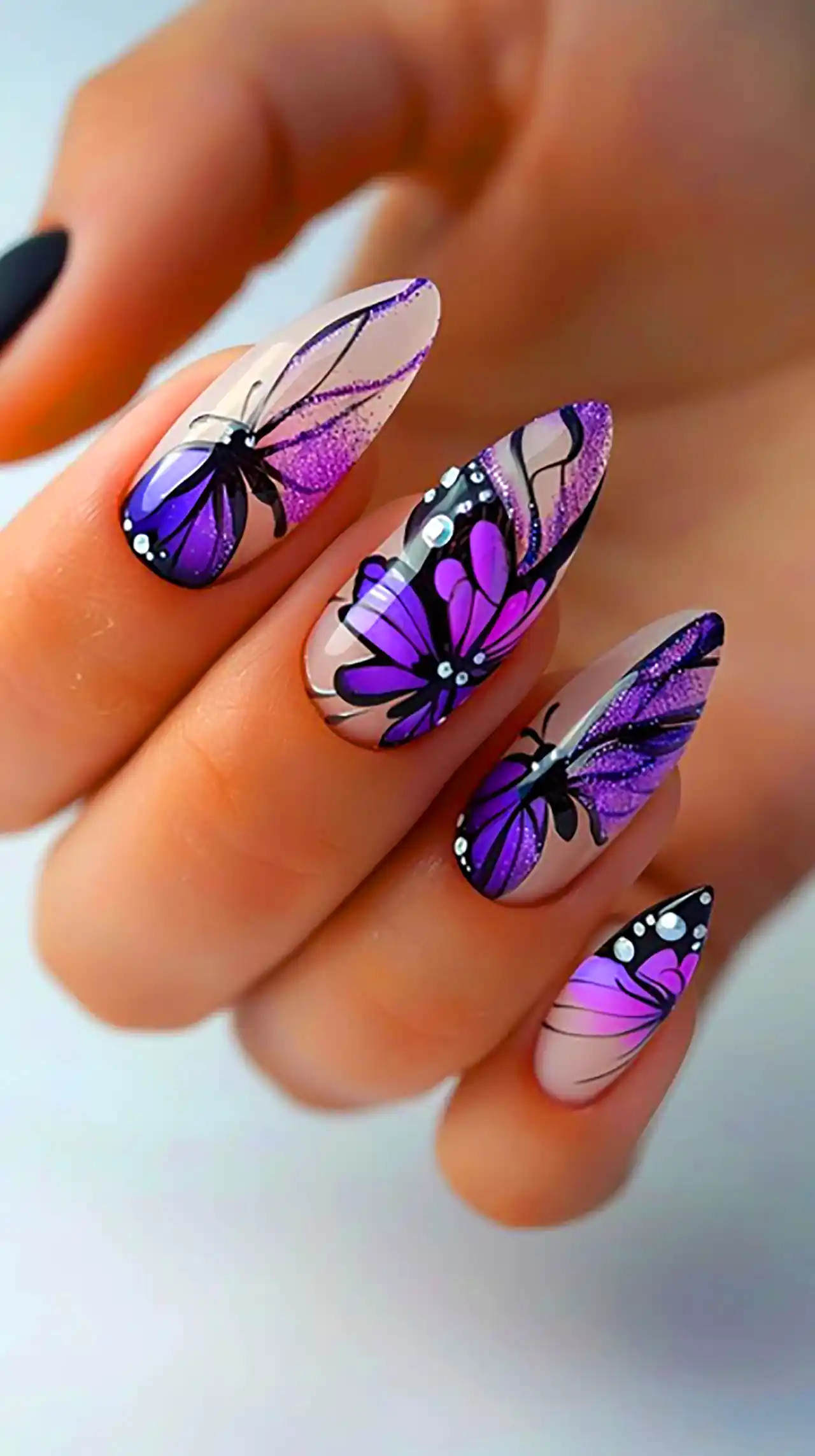 مدل ناخن بادامی شیک 