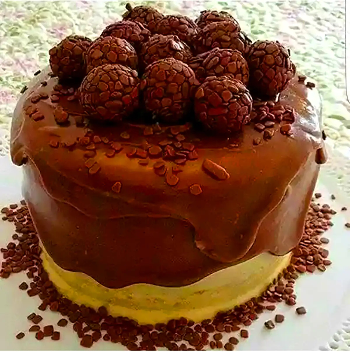 کیک خوش طعم با روکش شکلات 