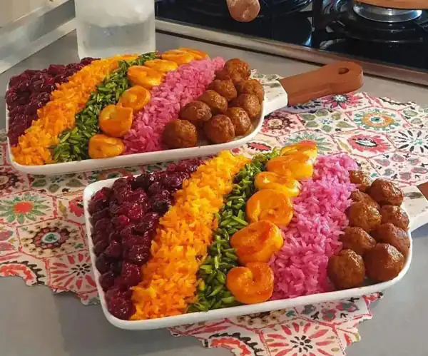 تزیین آلبالو پلو با گوشت قلقلی