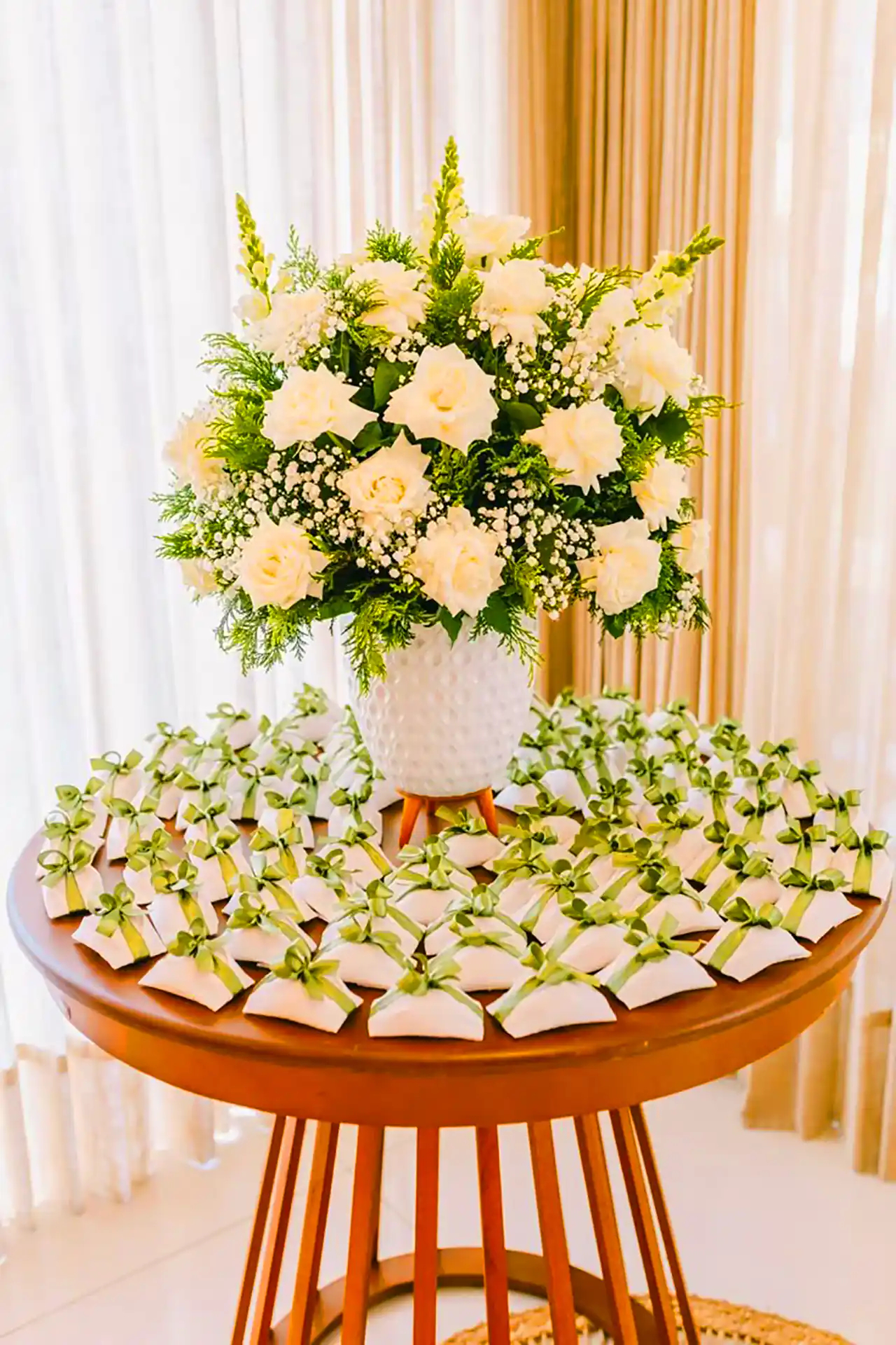 چیدمان میز برای گیفت عروسی 