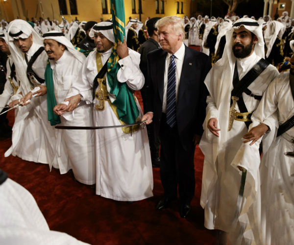 رقص شمشیر ترامپ در ضیافت سعودی‌ها