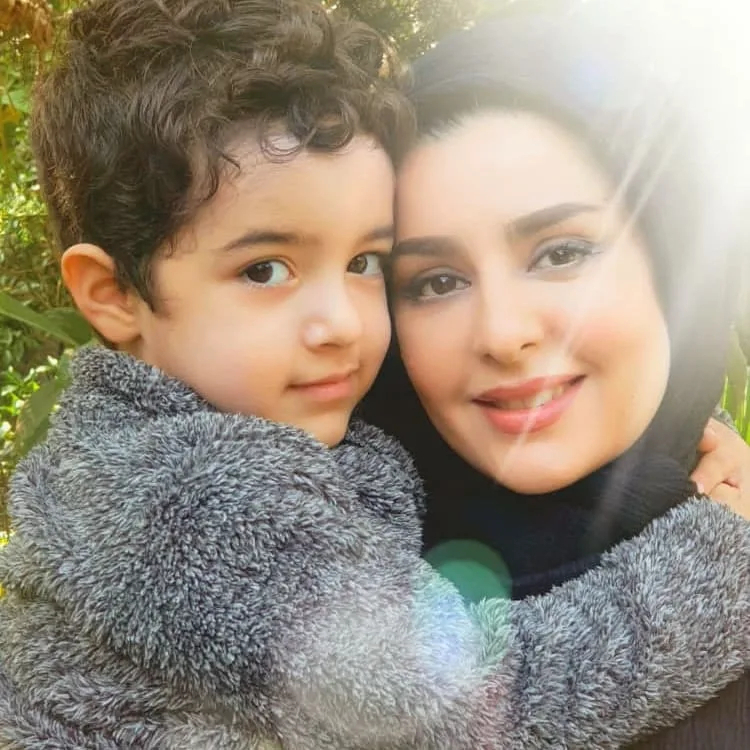 شعله رزمجو و فرزندش