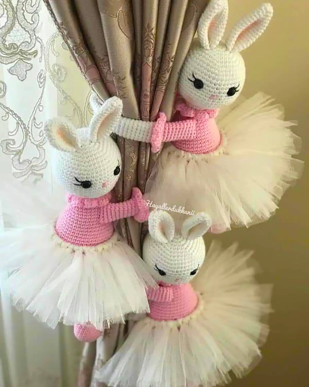 نگهدارنده پرده عروسکی 
