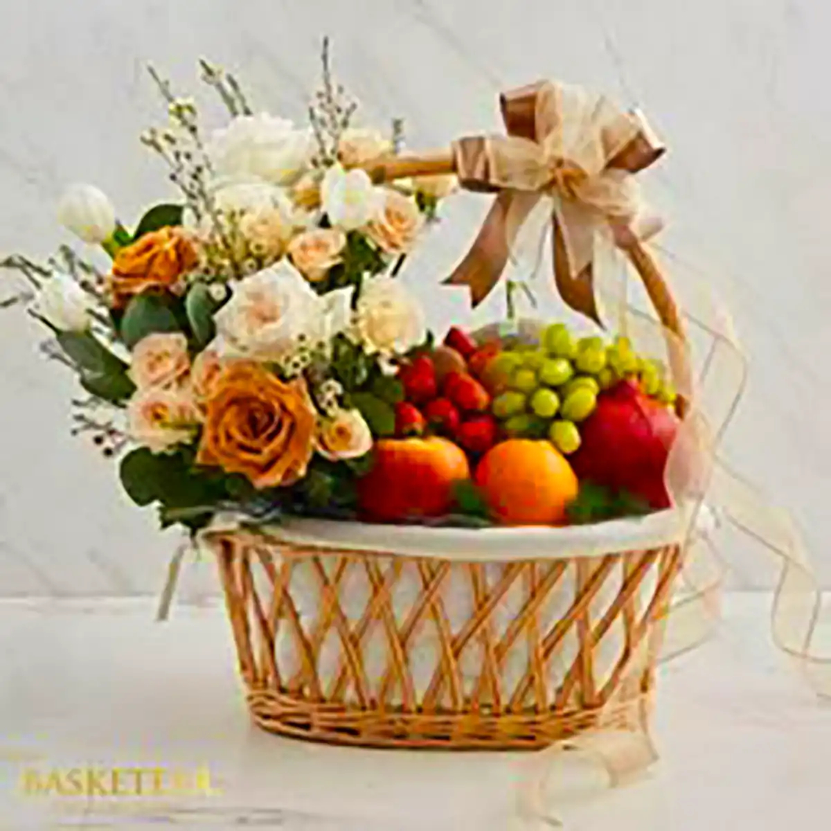 سبد میوه کادویی عروس