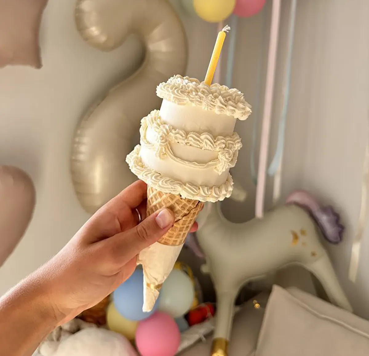 کیک بستنی قیفی تولد