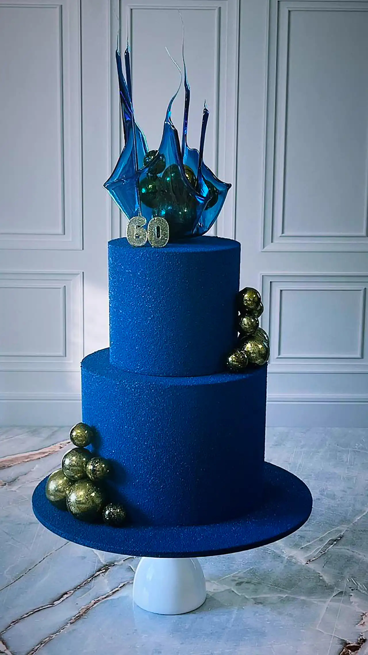 کیک تولد مدرن آبی