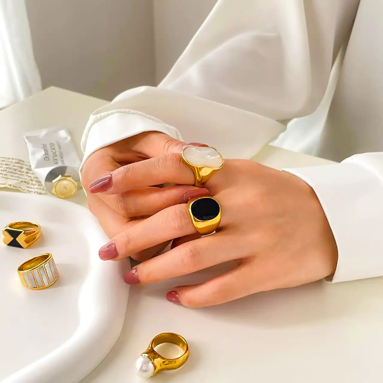 انگشتر نگین مشکی شیک