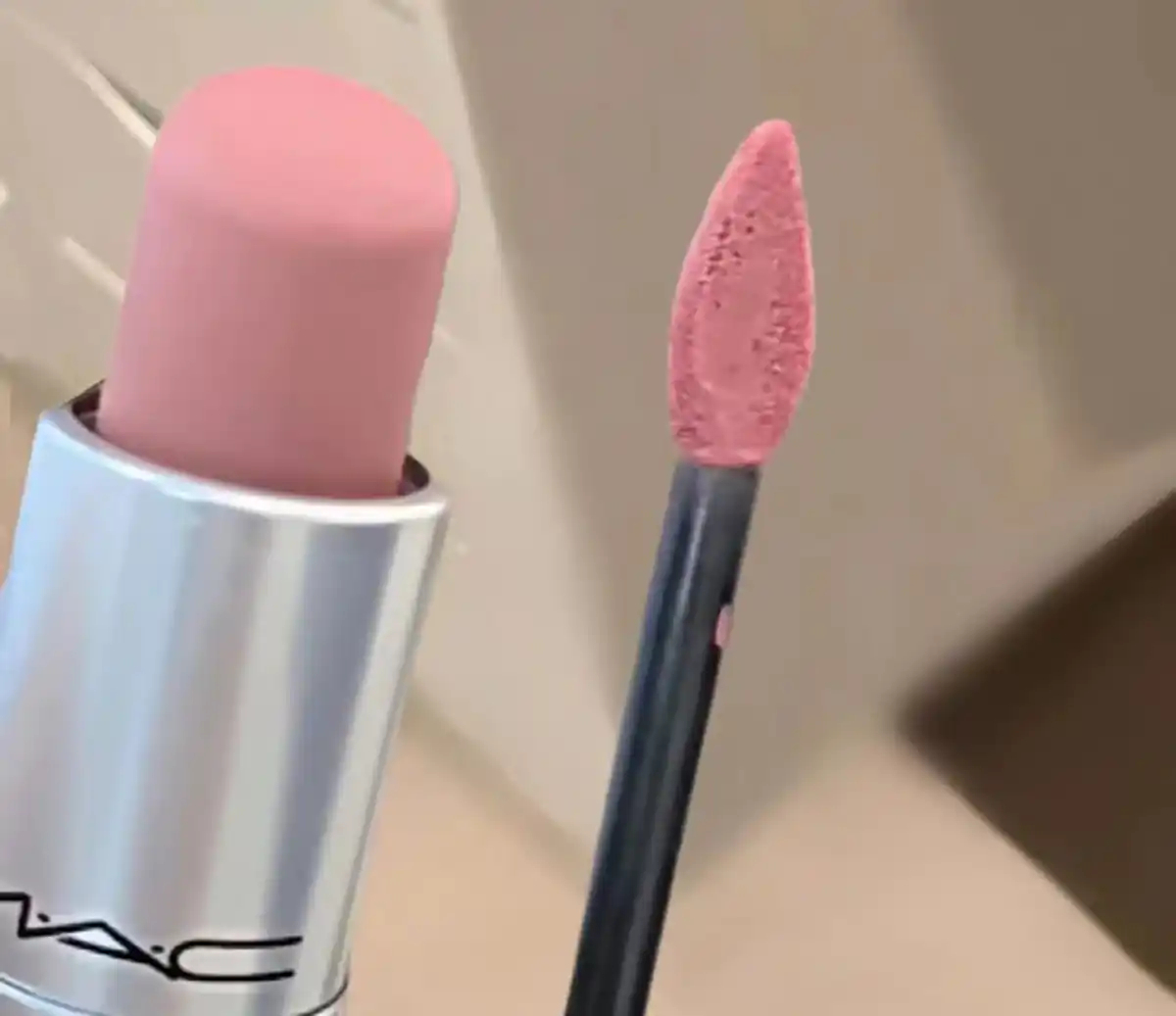 انواع رژلب مایع
عکس انواع رژ لب
انواع رژ لب فانتزی
انواع رژ لب های مخملی
انواع رژ لب دخترانه
انواع رژ لب برای پوست گندمی
انواع رژ لب براق
انواع رژلب جامد
