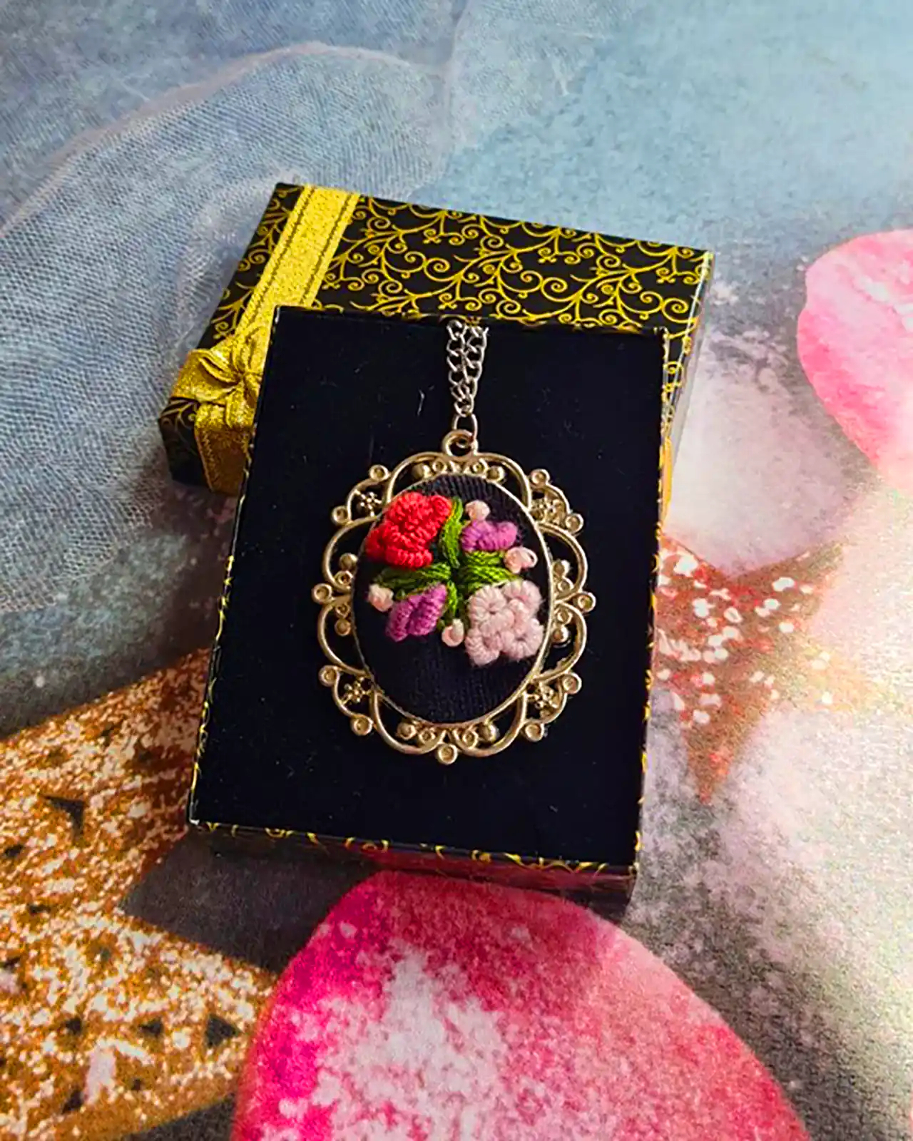 گردنبند گلدوزی شده شیک