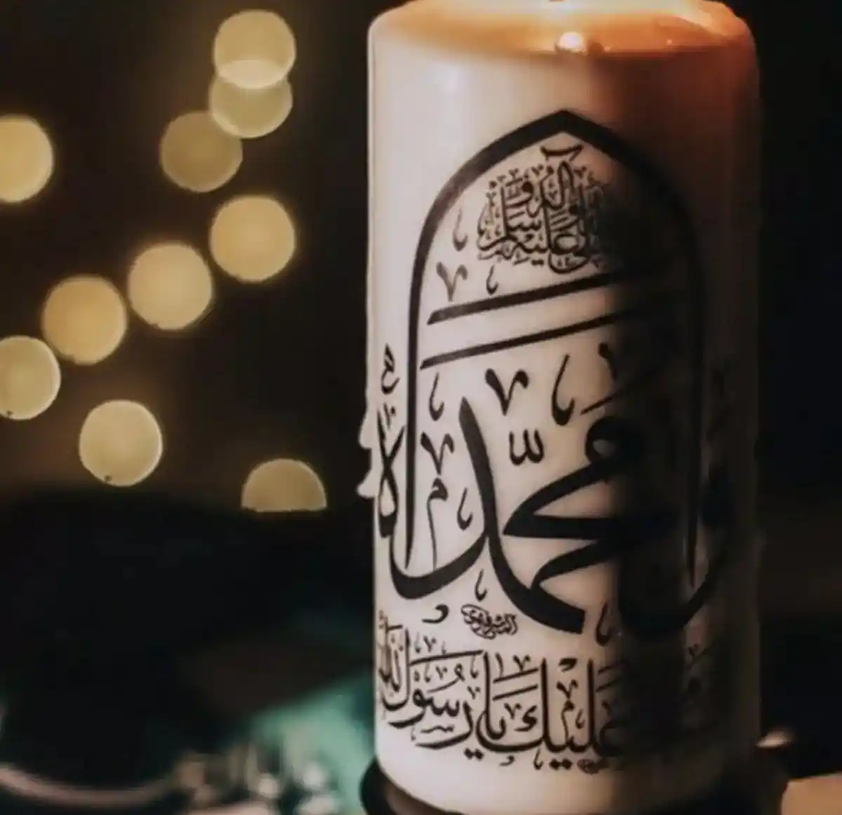 شمع ورق طلا
آموزش شمع موم عسلی فانتزی
چسب ورق طلا
شمع کریستالی

