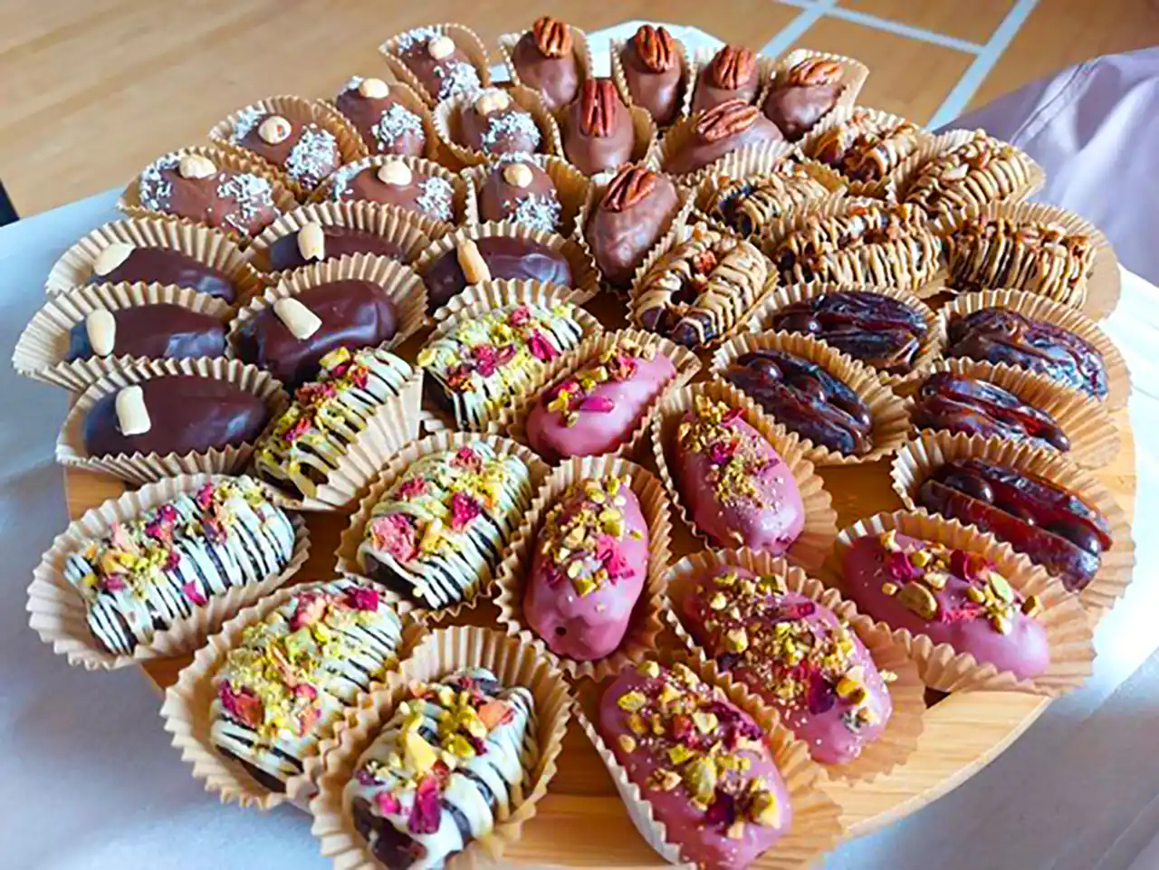 سرو خرما به عنوان دسر