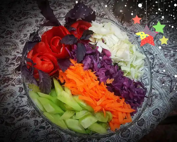 تزیین سالاد کلم سفید و بنفش