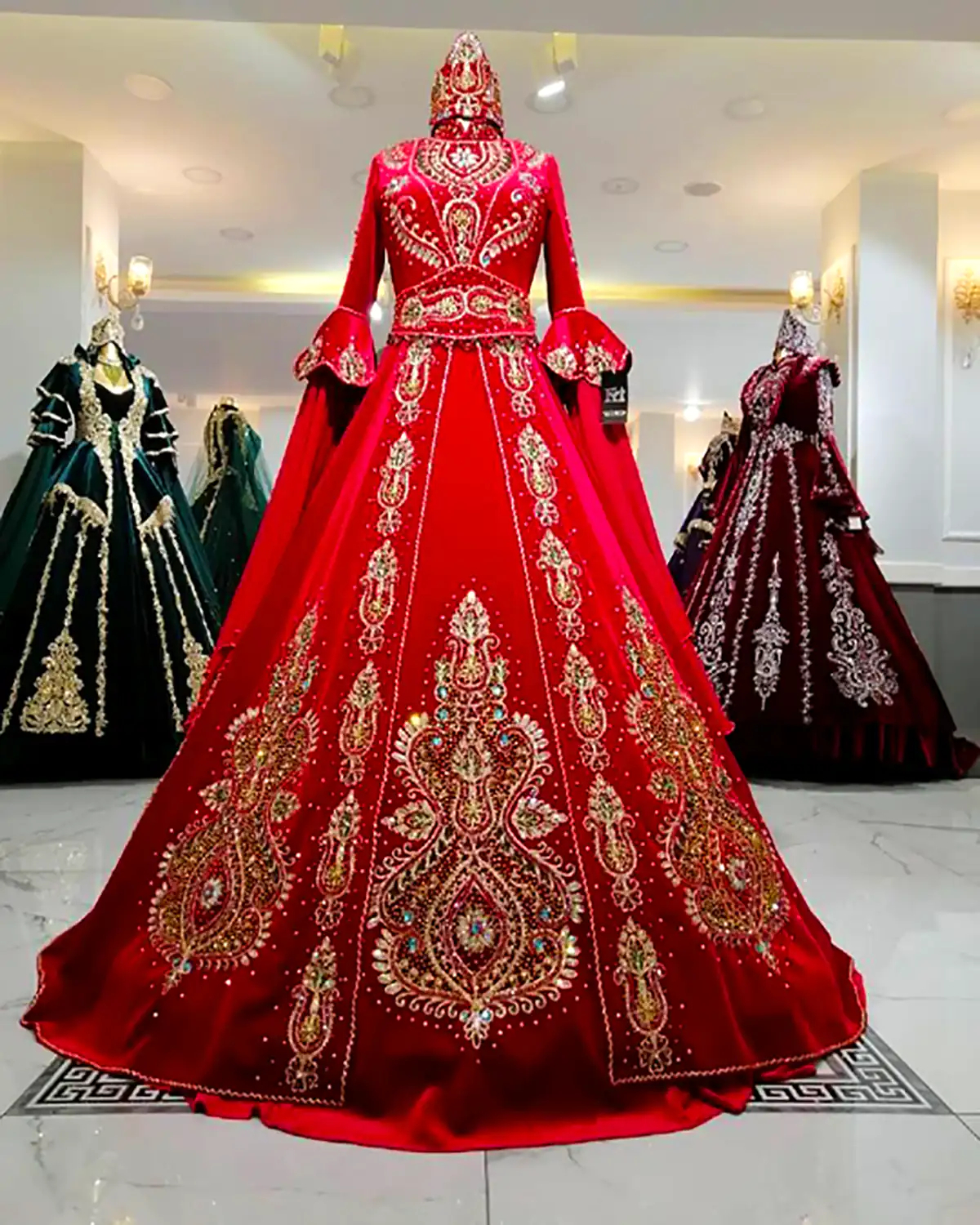 لباس شب باشکوه قرمز