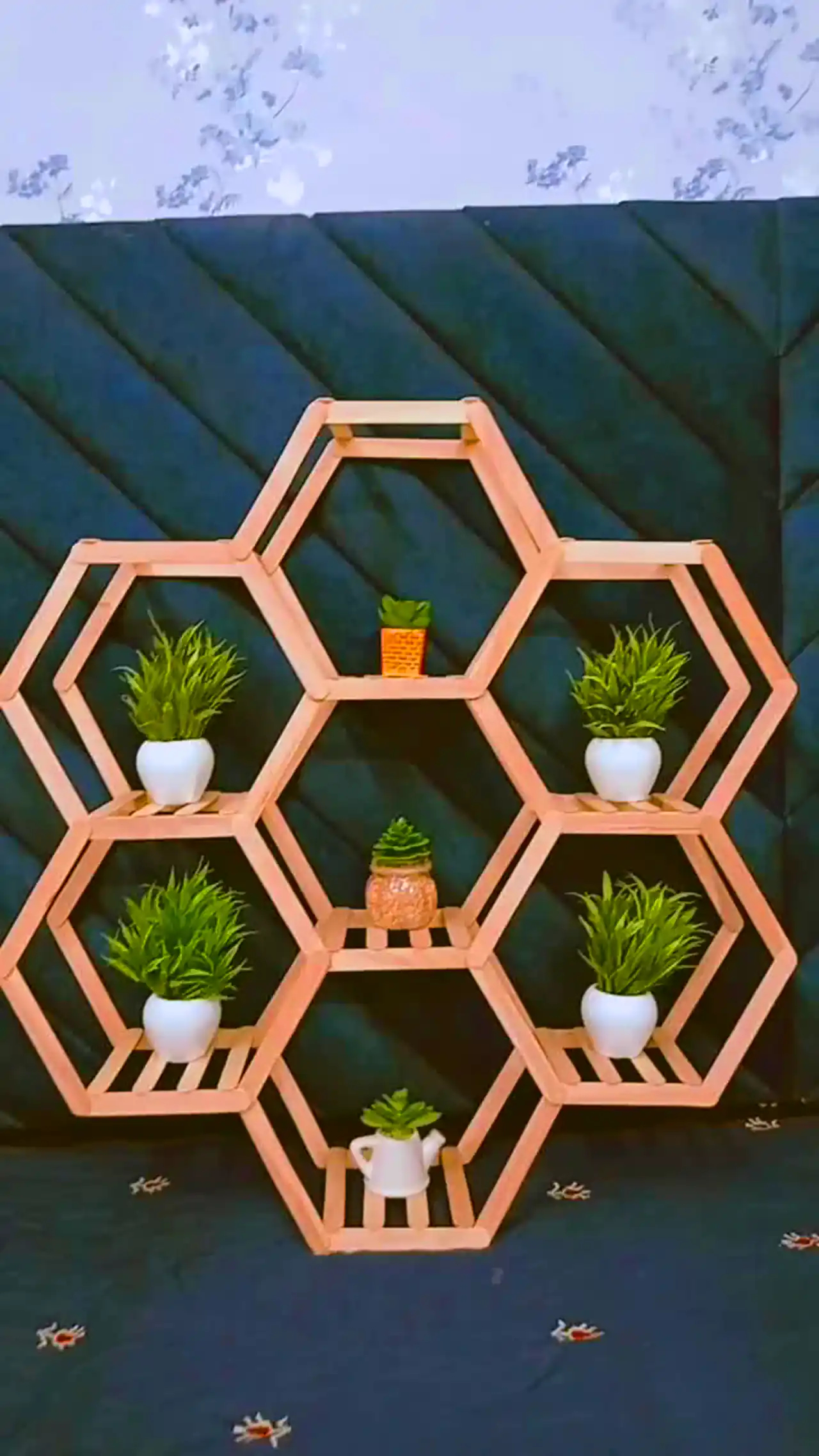 قفسه دیواری چوبی شش ضلعی