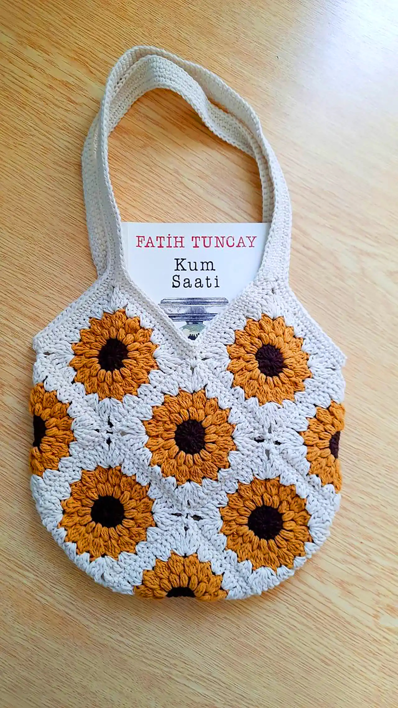 کیف دستبافت با موتیف ها 