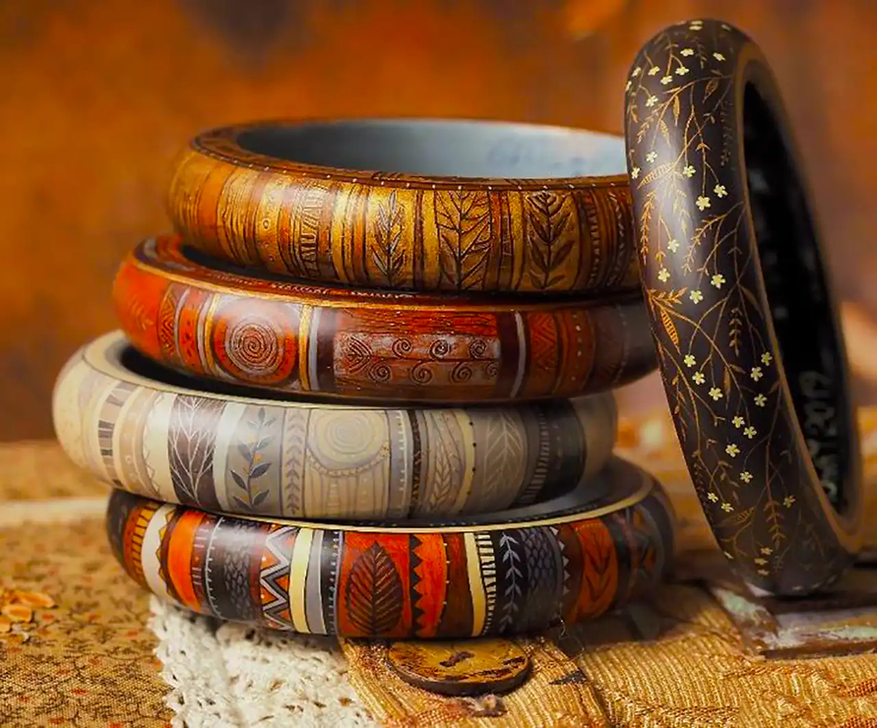 دستبند چوبی طرح سنتی