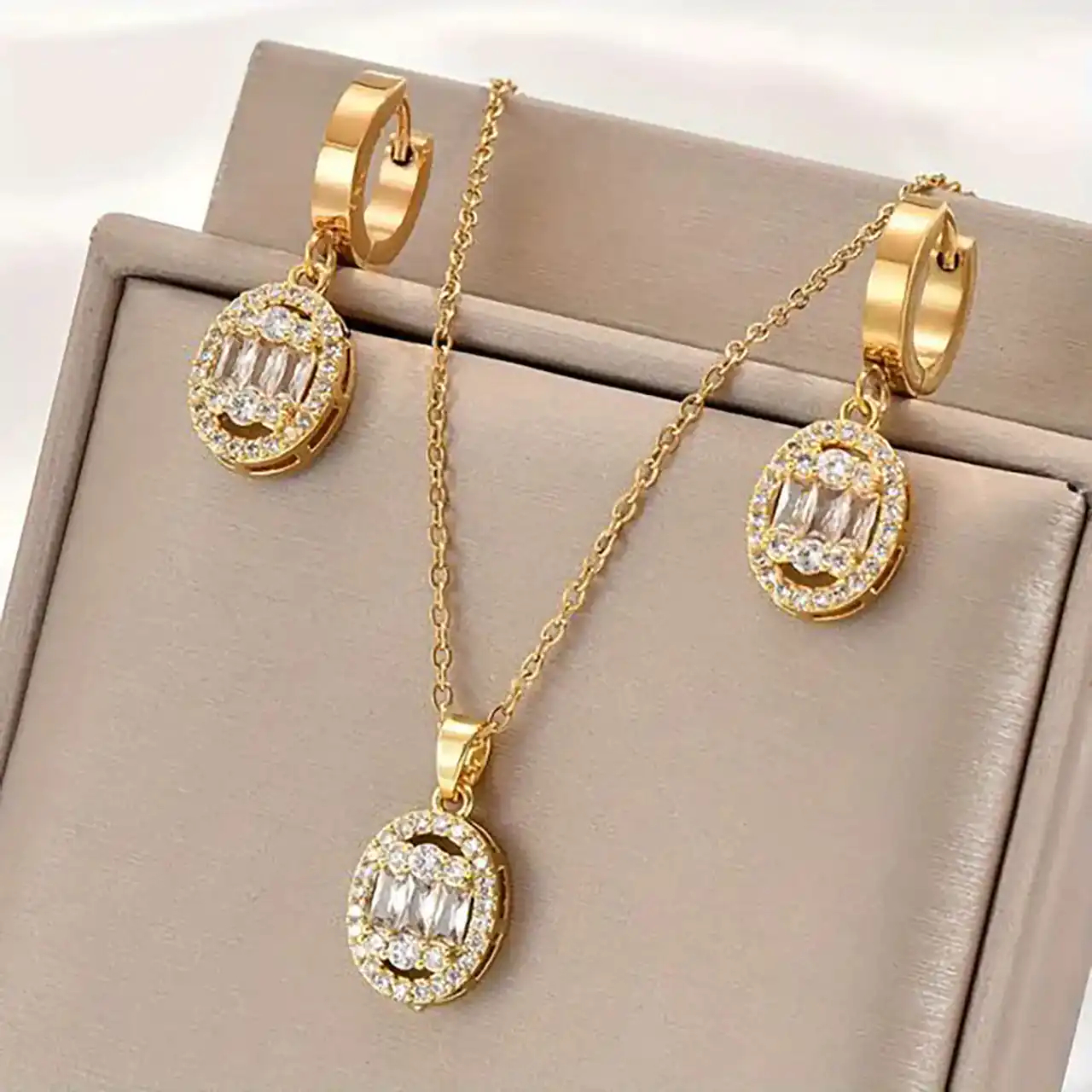 انواع مدل نیم ست طلا + زیباترین مدل های نیم ست طلا بسیار شیک و لاکچری