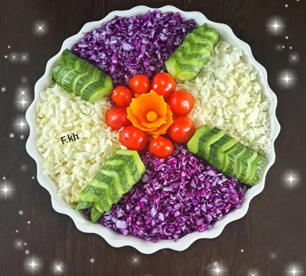 تزیین سالاد کلم سفید و بنفش