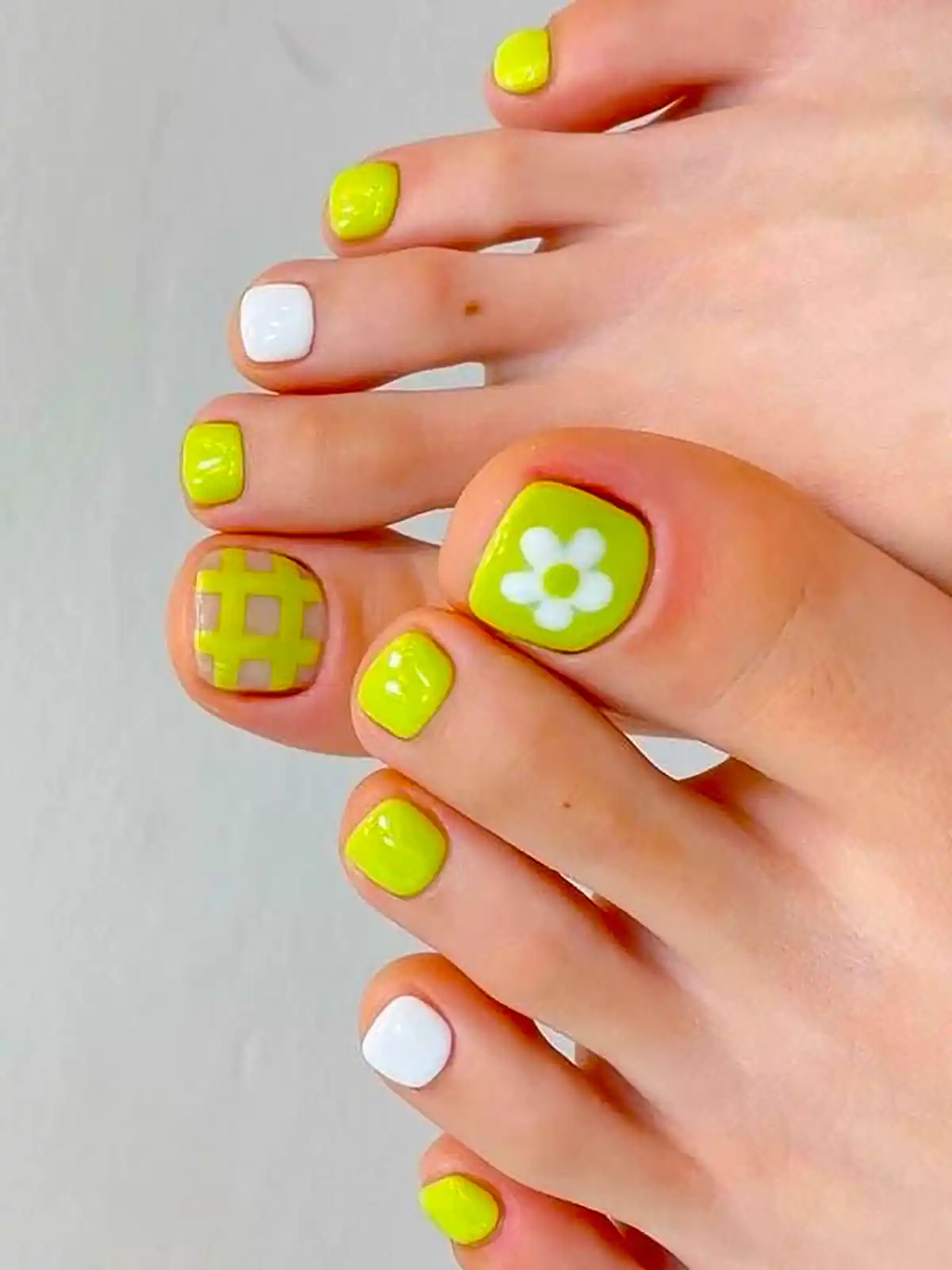 ژلیش ناخن پا شیک