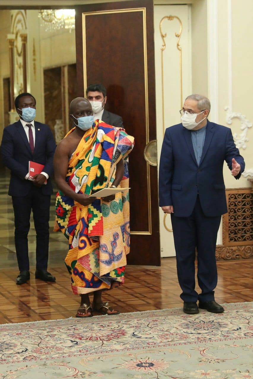 لباس سنتی و نیمه برهنه سفیر جدید غنا در دیدار رسمی با حسن روحانی