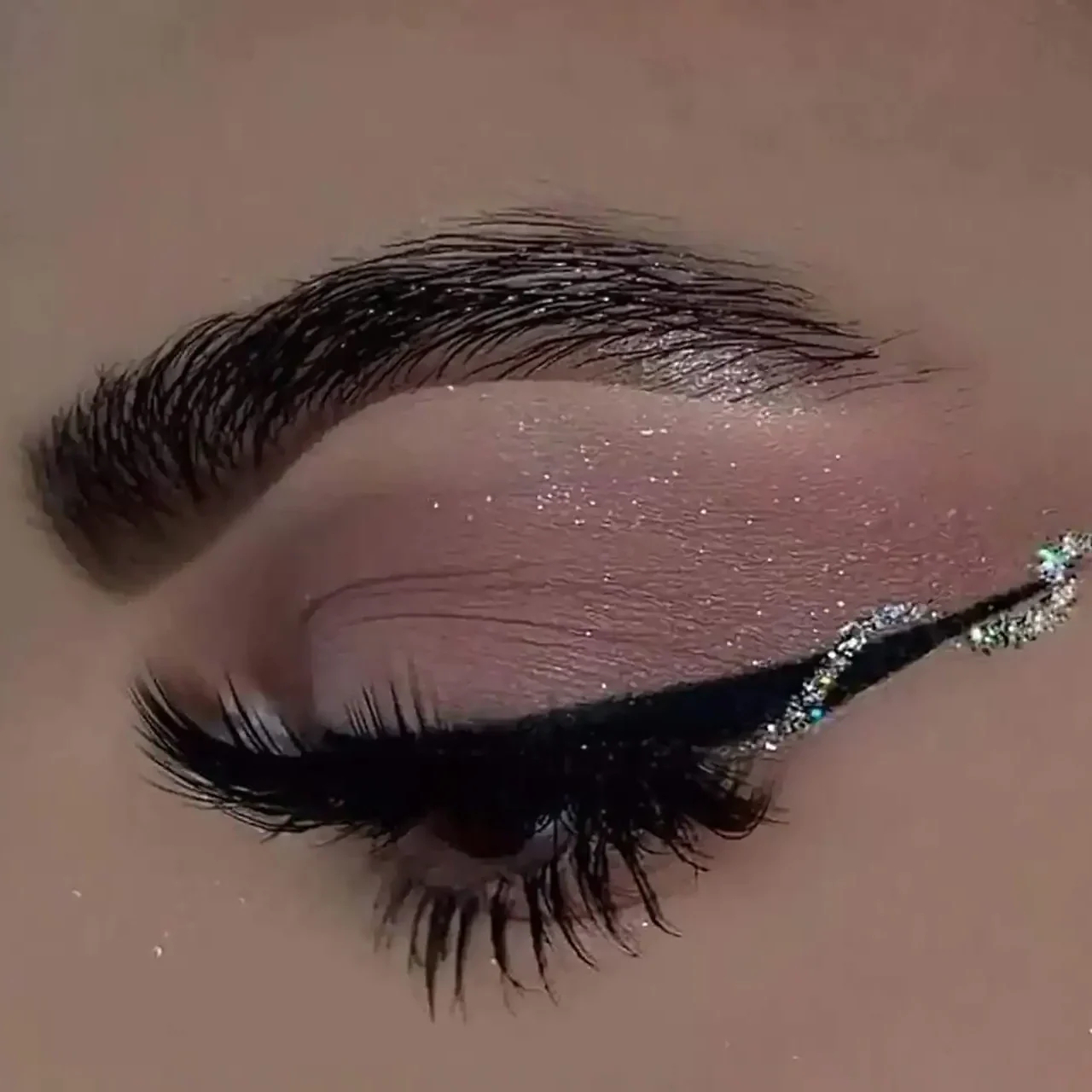 مدل خط چشم اکلیلی + زیباترین مدل های خط چشم اکلیلی ترند امسال