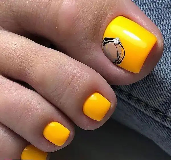 طراحی ناخن پاییزی پا