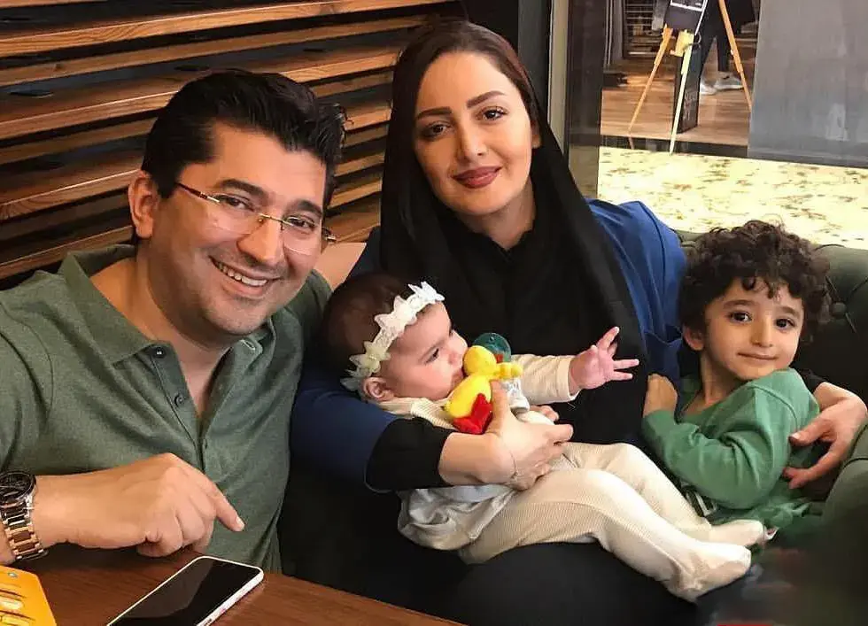 عکس ها / نگاهی به چیدمان و دکوراسیون خلاقانه خانه شیلا خداداد / از تابلوهای خاص تا مبلمان و شومینه عهد بوقی