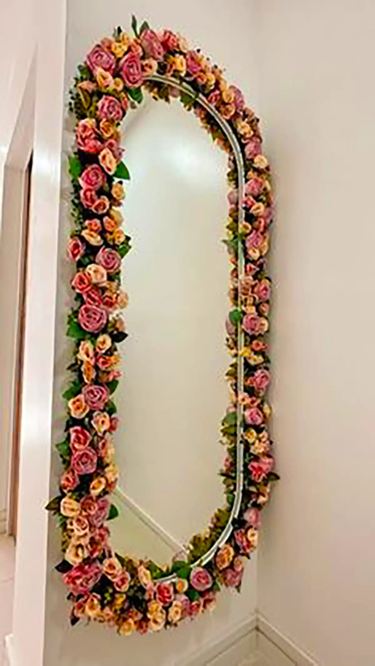 آینه با قاب گل مصنوعی