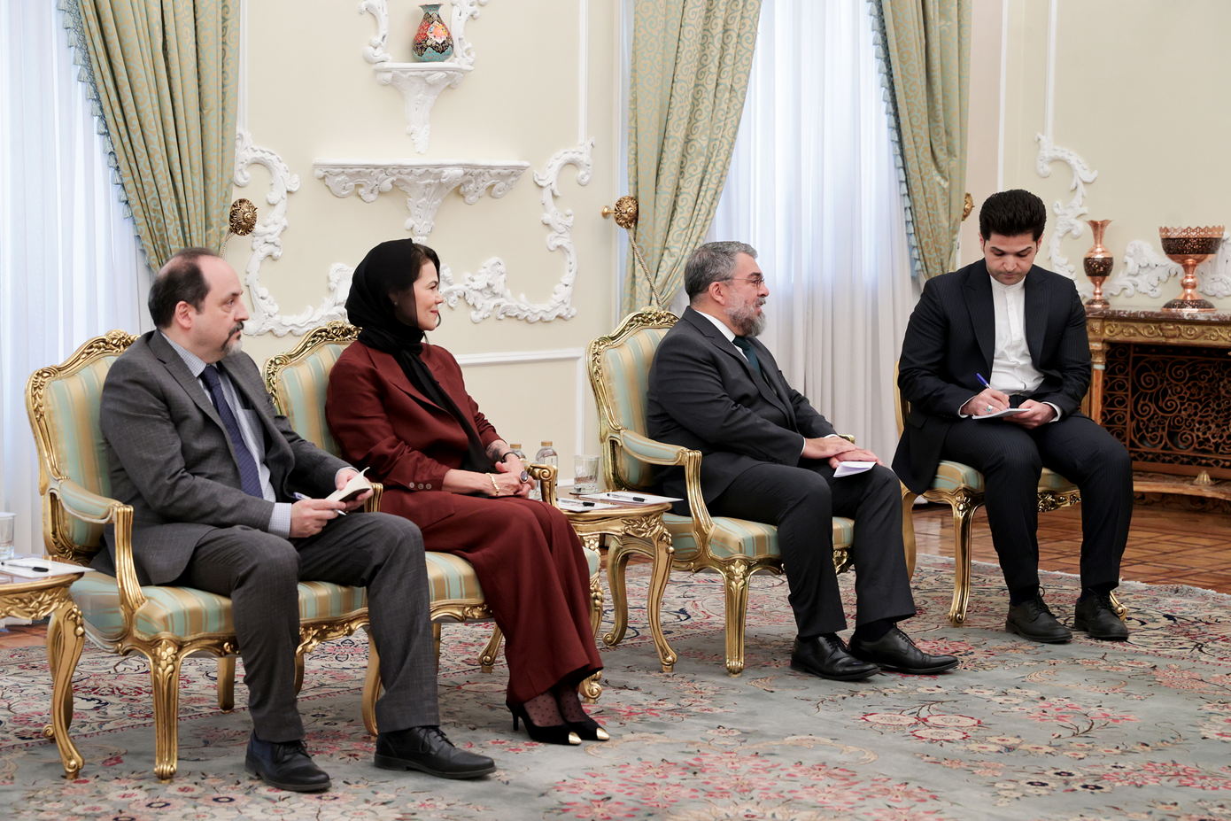  تسلیم استوارنامه سفرای کشورها به رئیس جمهور