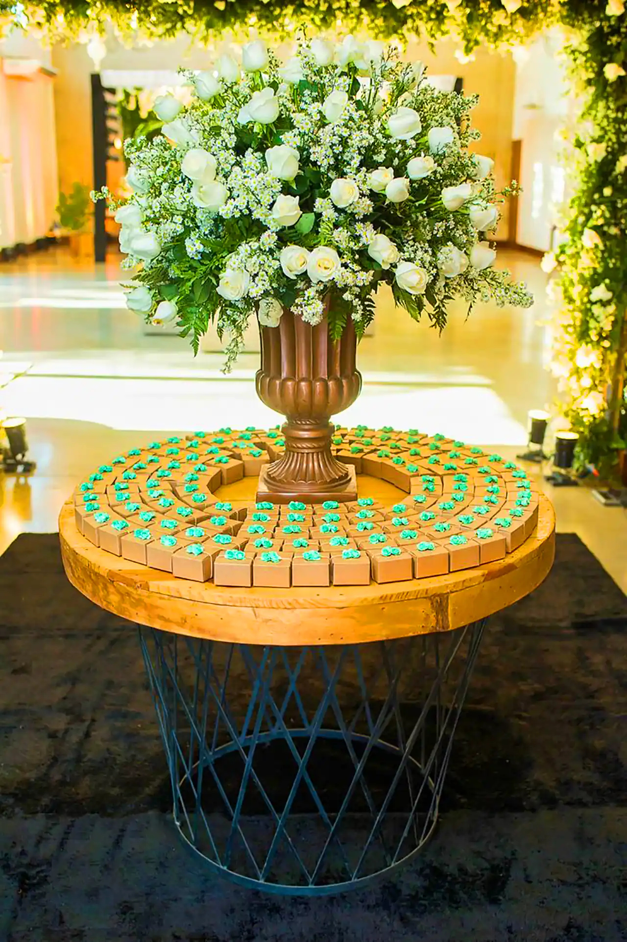 چیدمان میز برای گیفت عروسی 